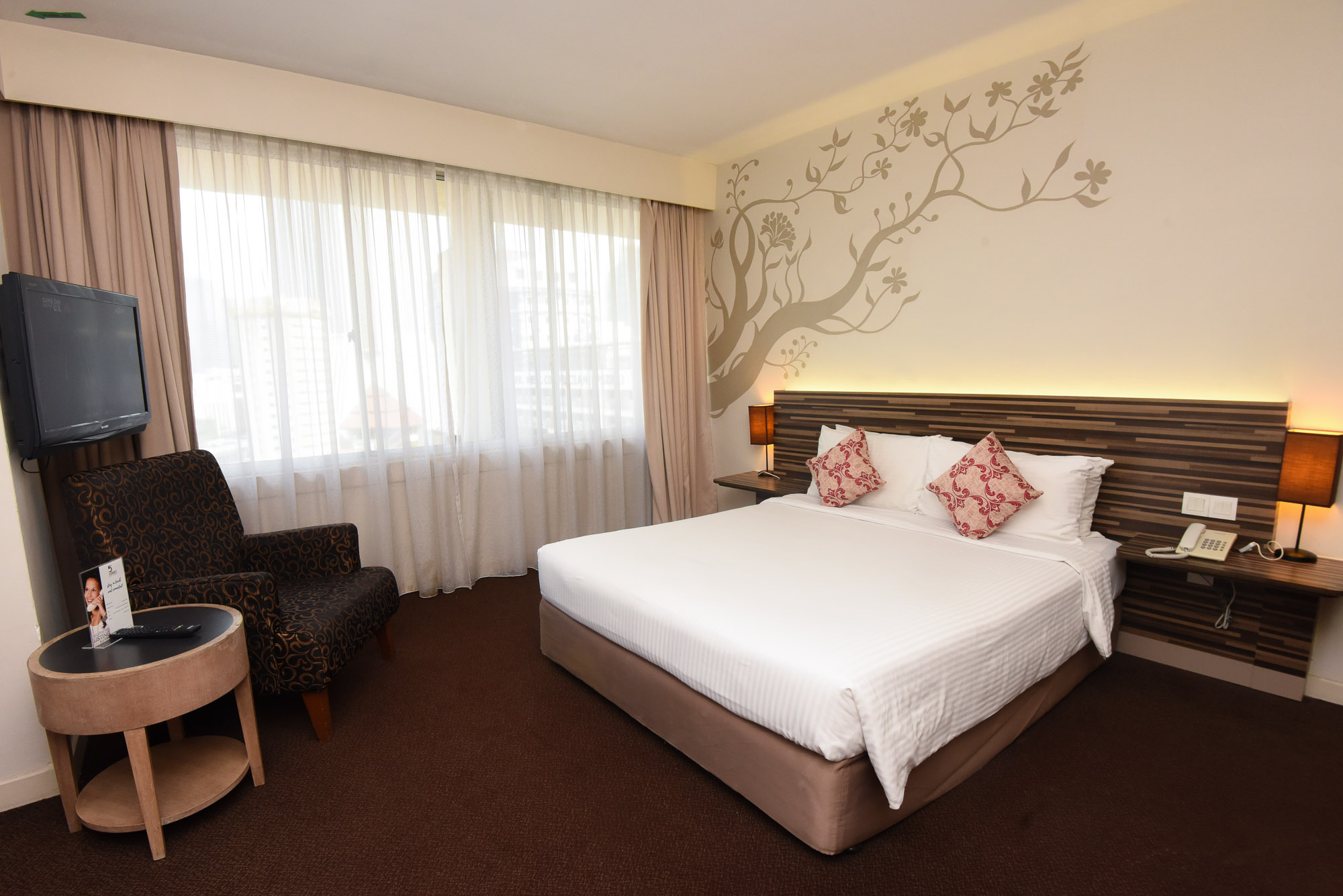 The Deluxe Queen room is perfectly fitted with a comfortable queen bed for couples and travelers alike. The room is equipped with air-conditioning, shower facilities, complimentary WiFi, in-room safe and many others. Dental kit, hair dryer and ironing facilities are available upon request.