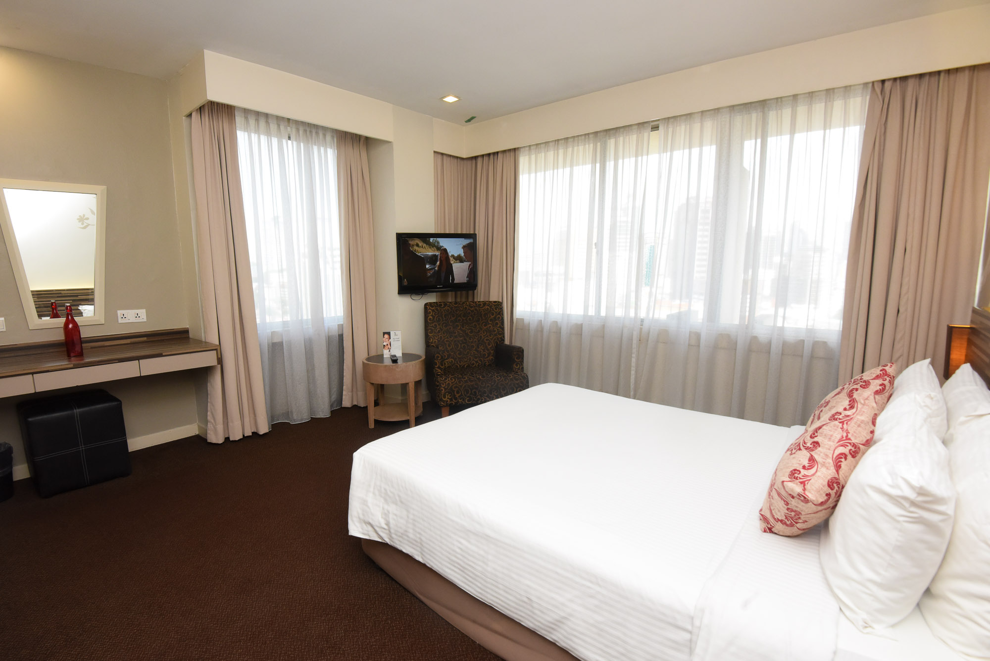 The Deluxe Queen room is perfectly fitted with a comfortable queen bed for couples and travelers alike. The room is equipped with air-conditioning, shower facilities, complimentary WiFi, in-room safe and many others. Dental kit, hair dryer and ironing facilities are available upon request.