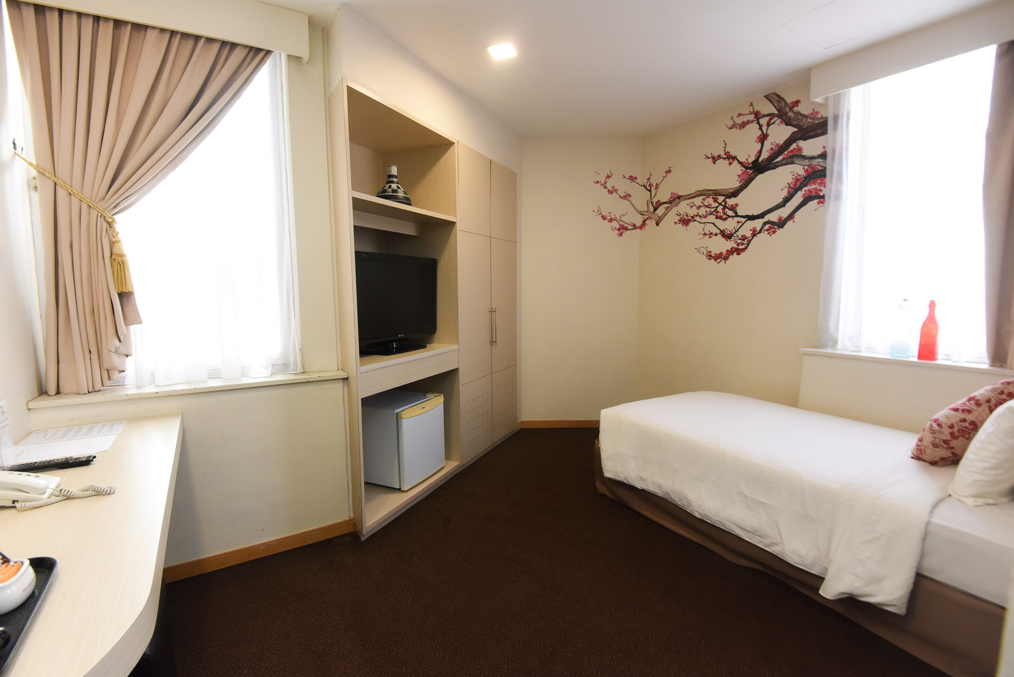 Perfect for the single traveller looking for a relaxing rest after a long day. The Standard Single room is equipped with the standard amenities such as air-conditioning, shower facilities, complimentary WiFi, in-room safe and much more to ensure a comfort stay.